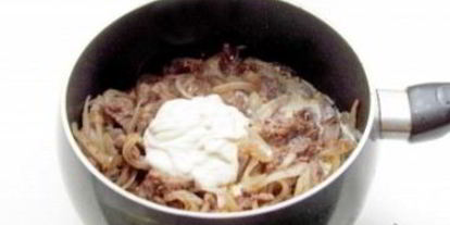 Шаг 2: бефстроганова в томатном соусе