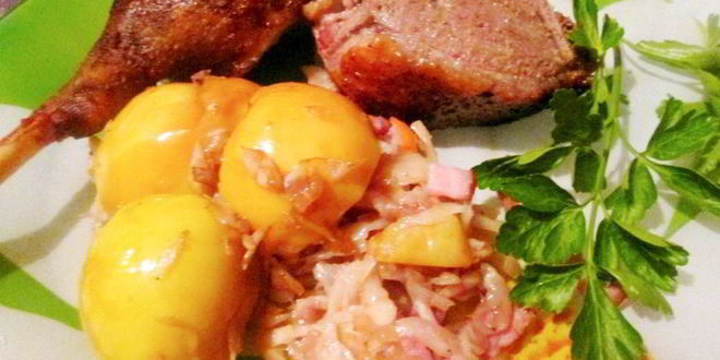 Рецепт Гуся, фаршированного квашенной капустой с копченостями