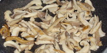 Шаг 2: куриного филе по-строгановсков