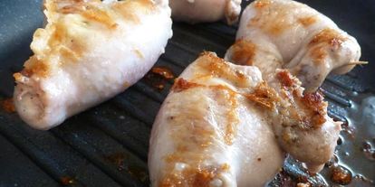 Шаг 2: куриных голеней, фаршированных зеленым горошком и моцареллой