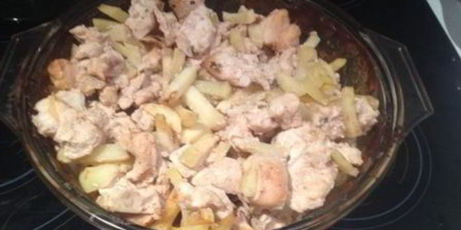 Рецепт Куриных грудок в сметане с картофелем