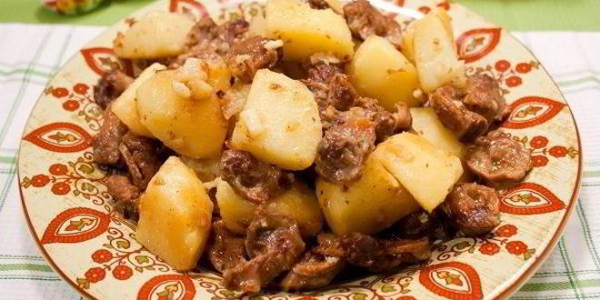 Рецепт куриных желудков, тушенных с картошкой