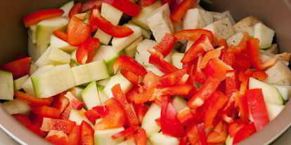 Шаг 2: курицы с овощами в мультиварке