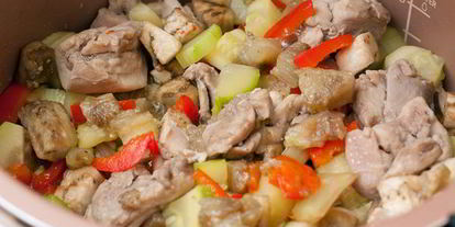 Шаг 3: курицы с овощами в мультиварке