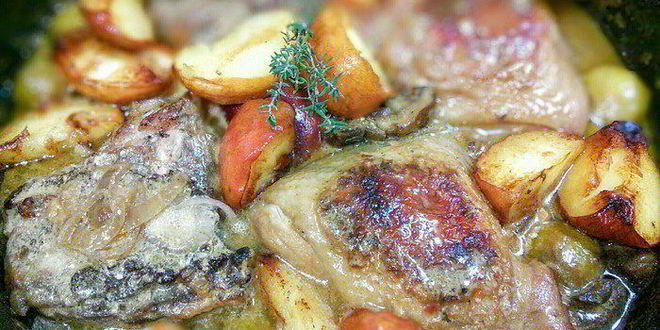 Рецепт Курицы, тушенной в сидре с яблоками
