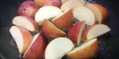 Шаг 7: курицы, тушенной в сидре с яблоками