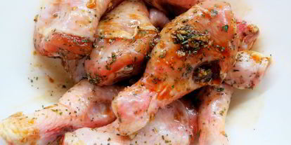 Шаг 2: курицы в маринаде из соевого соуса