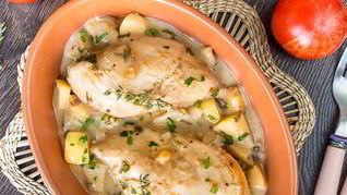 Рецепт Курицы в винном соусе с яблоками