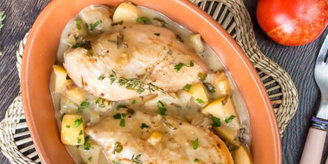 Рецепт курицы в винном соусе с яблоками