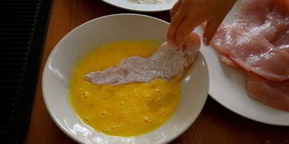 Шаг 3: отбивных в кукурузной корочке