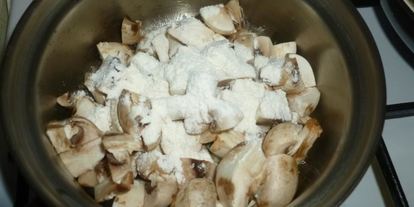 Шаг 2: свинины с баклажанами, рисовой лапшой и грибным соусом