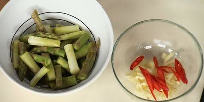 Шаг 2: свинины со спаржея