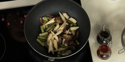 Шаг 4: свинины со спаржея