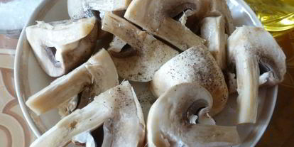 Шаг 1: утки барбекю с шампиньонами и маринованным луком