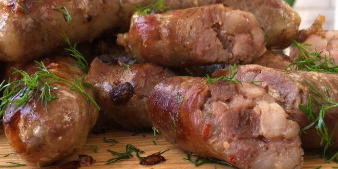 Рецепт Вкусных и сочные домашние колбаски