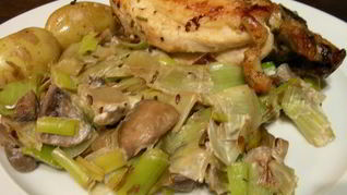 Рецепт Нежного гарнира из лука-порея и грибов с маскарпоне