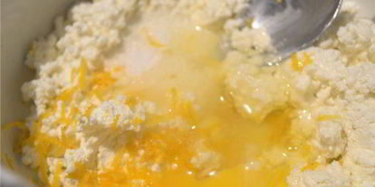 Шаг 1: ньокков из творога с черничным соусом и сливками