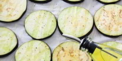 Шаг 2: баклажанов с моцареллой и помидорами