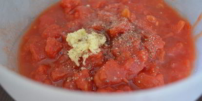 Шаг 3: баклажанов с помидорами, запеченные в томатном соусе и сыре джюгас