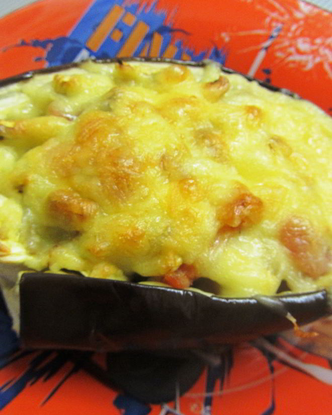 Рецепт фаршированных баклажанов с сыром и помидорами