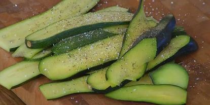 Шаг 2: киноа с цукини и сыром халуми на гриле