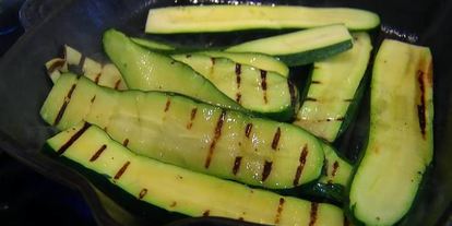 Шаг 3: киноа с цукини и сыром халуми на гриле