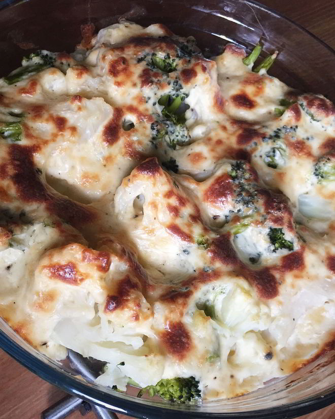 Рецепт цветной капусты и брокколи, запеченные под сливочным соусом