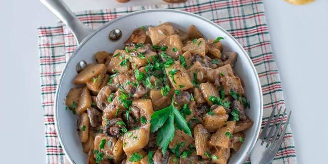 Рецепт тушеной картошки с грибами в мультиварке