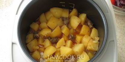 Шаг 9: тушеной картошки с куриными сердечками в мультиварке