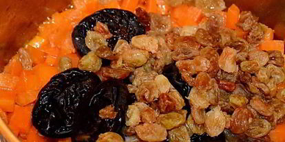 Шаг 3: тушеной моркови с черносливом