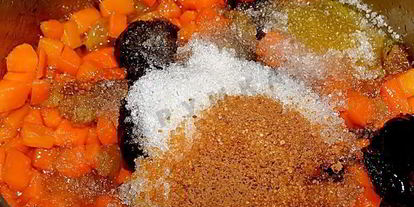 Шаг 4: тушеной моркови с черносливом