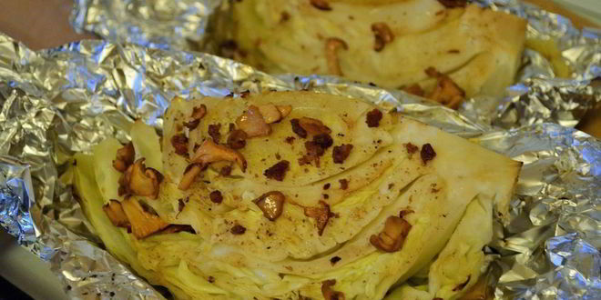 Рецепт запеченной капусты с беконом и лисичками