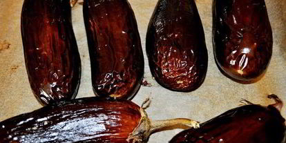 Шаг 2: запеченных баклажанов, фаршированных курицей