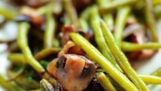 Рецепт Жареной стручковой фасоли с грибами и луком