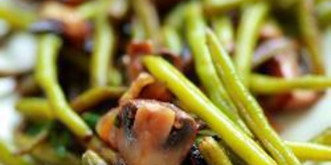 Рецепт жареной стручковой фасоли с грибами и луком