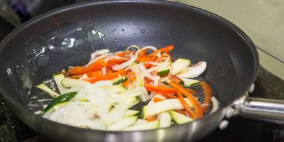 Шаг 7: баклажанов с куриной печенью и овощами