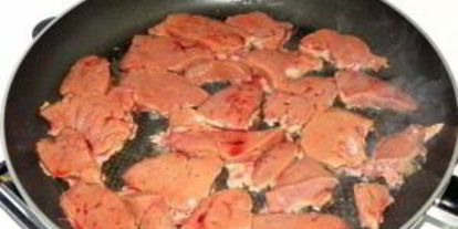 Шаг 3: говяжьей печени с луком