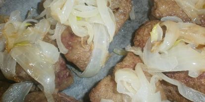 Шаг 14: говяжьей печени с яблоками и луком по-берлински