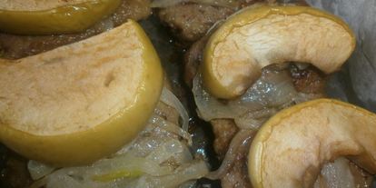 Шаг 16: говяжьей печени с яблоками и луком по-берлински