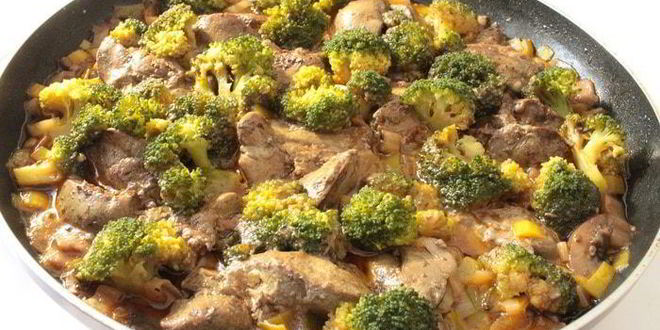 Рецепт куриной печени с брокколи и грибами