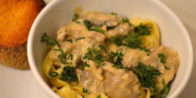 Рецепт куриной печени с грибами в сливочном соусе