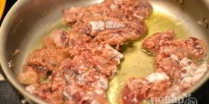 Шаг 2: куриной печени с грибами в сливочном соусе