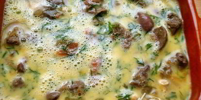 Шаг 2: куриной печени с помидорами в омлете