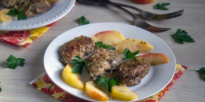 Рецепт куриной печени с яблоками