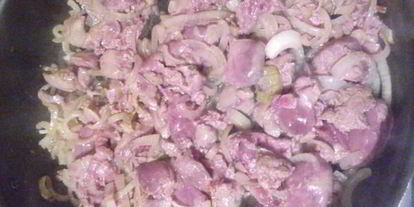 Шаг 3: куриной печени в томатном соусе