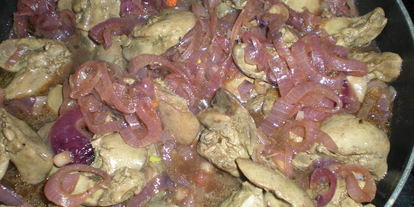 Шаг 7: куриной печенки с красным луком в красном вине