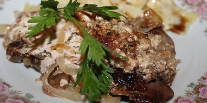 Рецепт Нежнейшей печени в сметанно-винном соусе