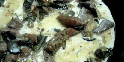 Шаг 2: печени с грибами на картофельном блине