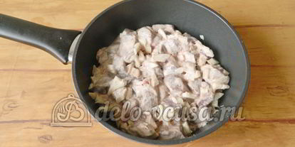 Шаг 3: печени свиной тушеной в сметане