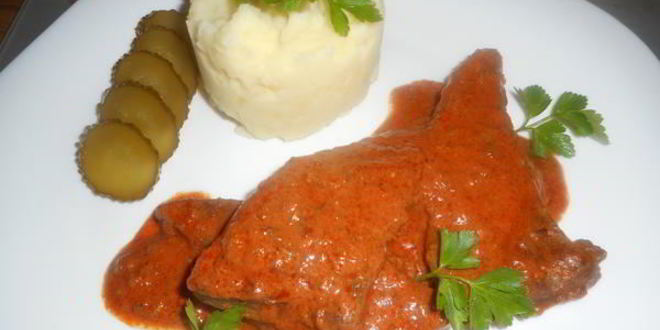 Рецепт Печени, тушеной в томатно-сметанном соусе